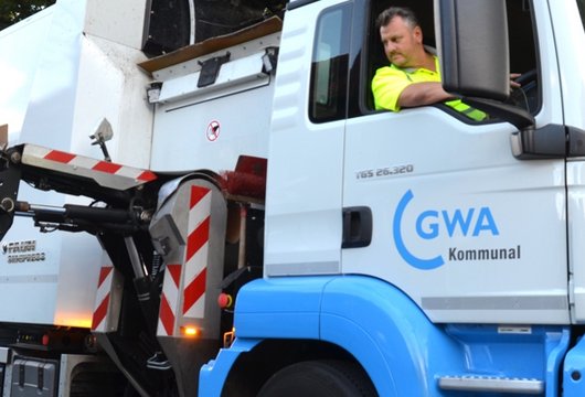 Umleerer - Müllfahrzeug der GWA Kommunal AöR