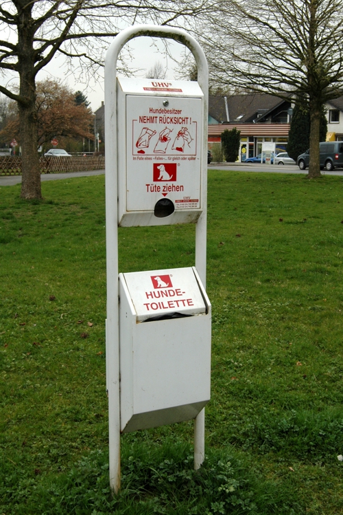 Sauberes Kamen Hundetoilette